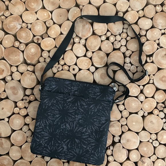 NWOT Baggallini Go Bagg in Onyx Floral - Picture 2 of 9